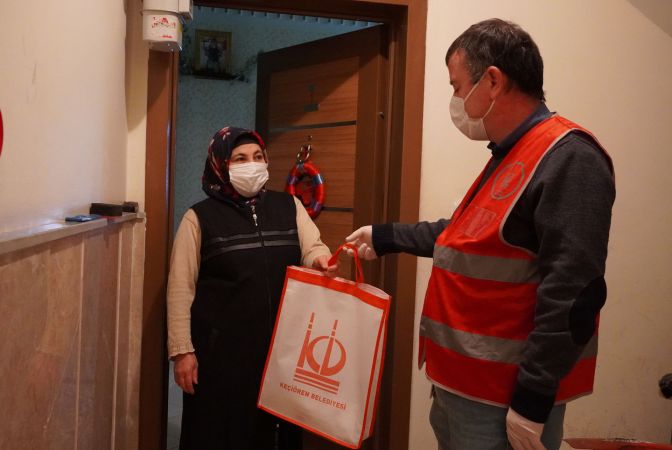 Ankara Keçiören Belediyesi'nden ev ev maske, kolonya ve dezenfektan dağıtımı 3