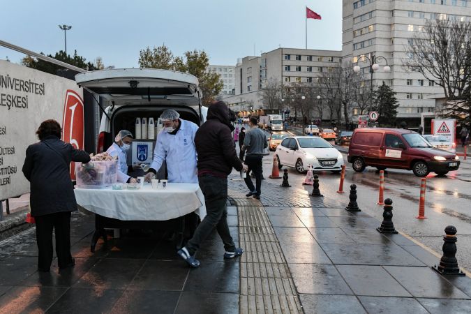 Ankara Büyükşehir'den sağlık çalışanları ile hasta ve yakınları için sıcak çorba hizmeti 6