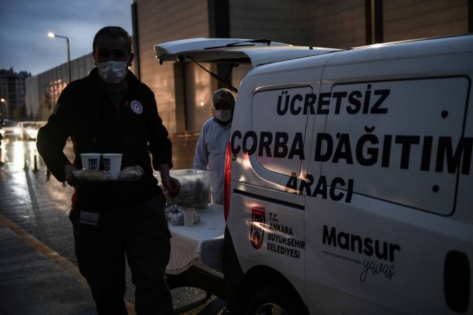 Ankara Büyükşehir'den sağlık çalışanları ile hasta ve yakınları için sıcak çorba hizmeti 3