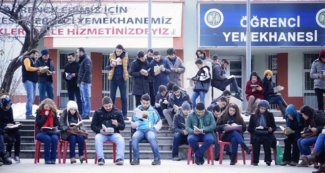 Erzurum'da başlatılan evde kitap okuma kampanyasına sosyal medyada büyük ilgi 1