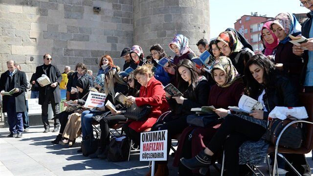 Erzurum'da başlatılan evde kitap okuma kampanyasına sosyal medyada büyük ilgi 6