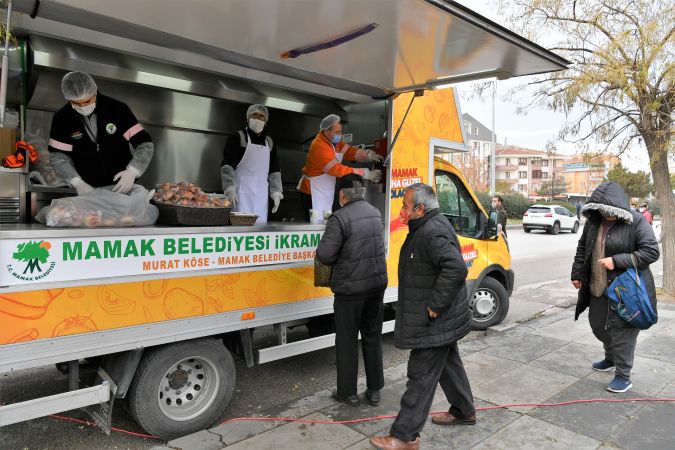 Ankara Mamak Belediyesi’nden vatandaşlara çay ve çorba ikramı... 1