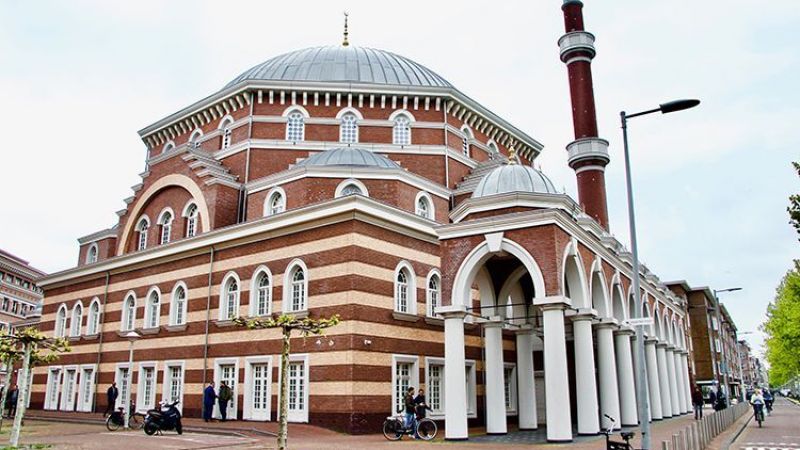 Hollanda'da Amsterdam Ayasofya Camisi'ne saldırı düzenlendi 1