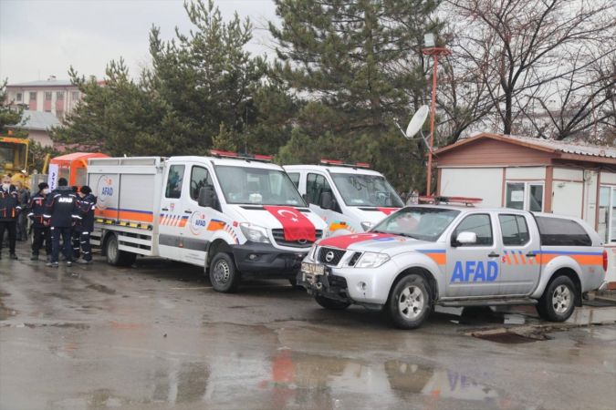 Sivas'ta karla mücadele ekipleri, kış boyunca 500 araçla 7 gün 24 saat sahada olacak 10
