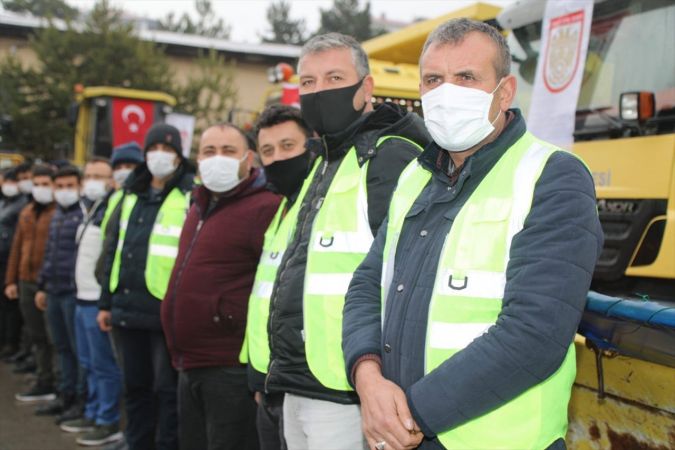 Sivas'ta karla mücadele ekipleri, kış boyunca 500 araçla 7 gün 24 saat sahada olacak 11
