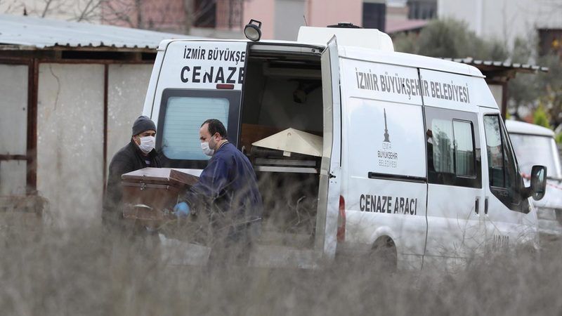 İzmir'de sele kapılarak ölen 2 kişinin cenazesi defnedildi 2