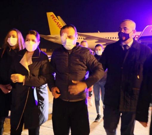 Arnavutluk'taki protestolarda yaralanan polis, Türkiye'de tedavi edilecek 3