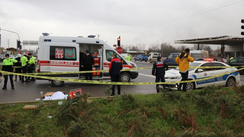 Düzce'de ambulansla otomobil çarpıştı: 1 ölü, 2 yaralı 6