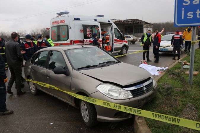 Düzce'de ambulansla otomobil çarpıştı: 1 ölü, 2 yaralı 5