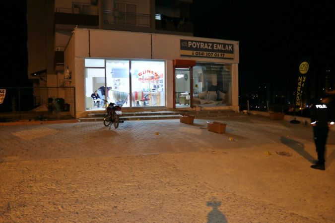 Adana'da iş yerinde silahlı saldırıya uğrayan berber ağır yaralandı 2