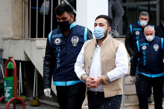 Kayseri'de suç örgütü operasyonunda yakalanan 13 şüpheli adliyede 1