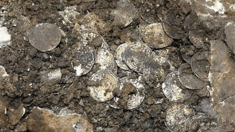 Burdur'da sulama kanalı çalışması sırasında gümüş sikkeler bulundu 1