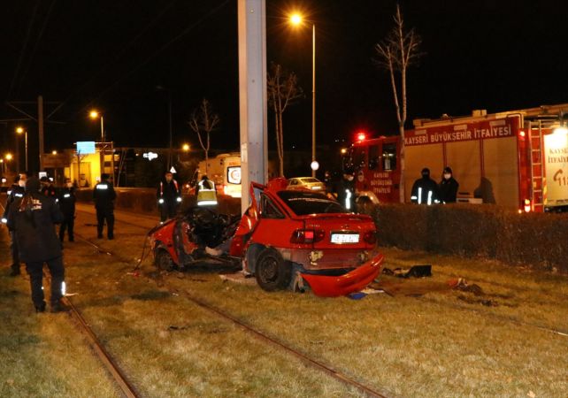 Kayseri'de trafik kazası: 2 ölü, 1 yaralı 6