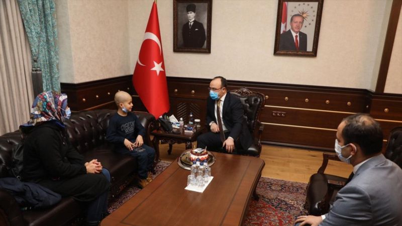 Cumhurbaşkanı Erdoğan'ın tedavisini üstlendiği küçük Taha'ya doğum günü sürprizi 1