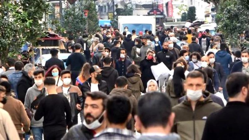 İstanbul'da sokağa çıkma kısıtlaması öncesi hareketlilik 2