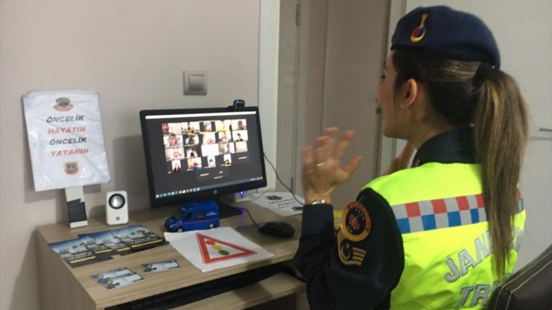 Mersin'de jandarma, öğrencilere internet üzerinden trafik eğitimi verdi 4