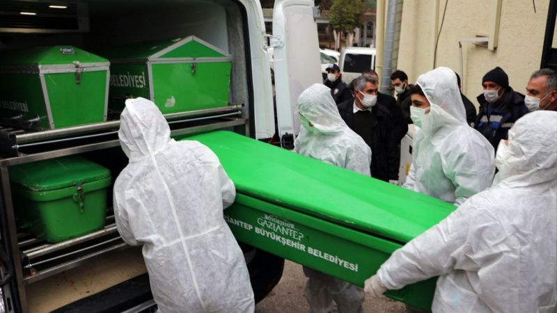 Gaziantep'te hastanede çıkan yangında ölenlerin cenazeleri ailelerine teslim ediliyor 4