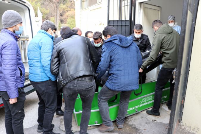 Gaziantep'te hastanede çıkan yangında ölenlerin cenazeleri ailelerine teslim ediliyor 3