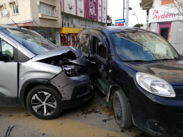 Manisa'da kaza yapan araçtaki sürücü ve yolcuya, sokağa çıkma kısıtlamasını ihlal cezası 3