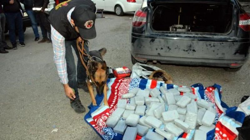 Kayseri'de kovalamaca sonucu durdurulan otomobilden uyuşturucu çıktı 1