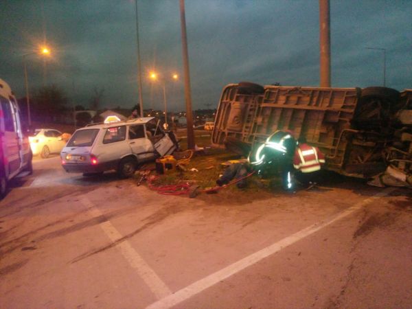 İşçileri taşıyan minibüsle otomobil çarpıştı: 1 ölü, 4 yaralı 2