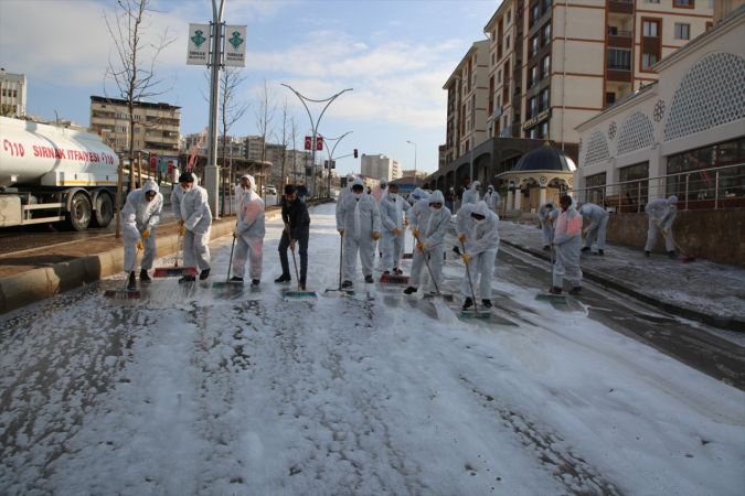 Şırnak Belediyesi cadde ve sokaklarında dezenfeksiyon çalışması yapıldı 2