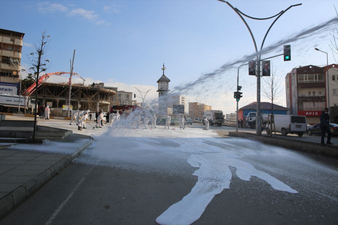 Şırnak Belediyesi cadde ve sokaklarında dezenfeksiyon çalışması yapıldı 3