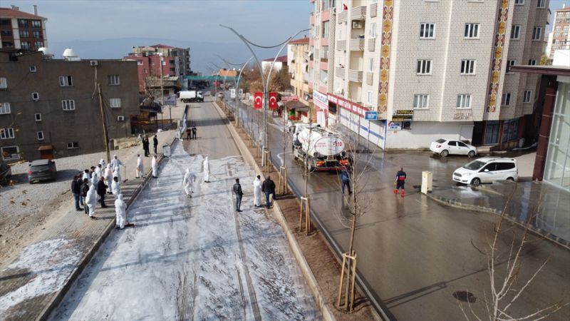 Şırnak Belediyesi cadde ve sokaklarında dezenfeksiyon çalışması yapıldı 7