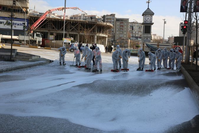 Şırnak Belediyesi cadde ve sokaklarında dezenfeksiyon çalışması yapıldı 9