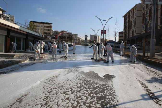 Şırnak Belediyesi cadde ve sokaklarında dezenfeksiyon çalışması yapıldı 10