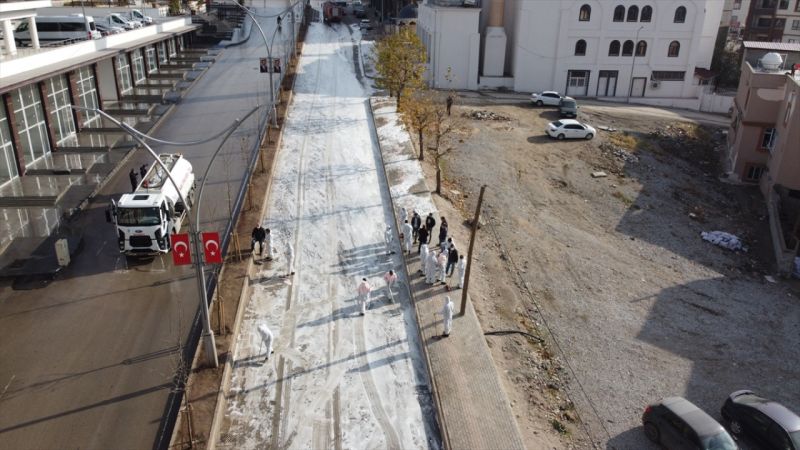 Şırnak Belediyesi cadde ve sokaklarında dezenfeksiyon çalışması yapıldı 11