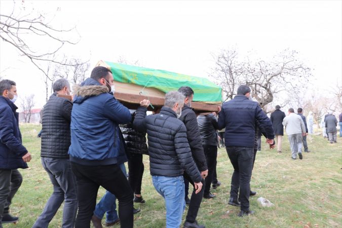 Gaziantep'te hastanede çıkan yangında hayatını kaybeden Mehmet Reşit Seydanoğlu toprağa verildi 3
