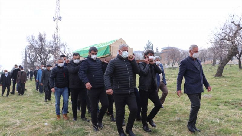 Gaziantep'te hastanede çıkan yangında hayatını kaybeden Mehmet Reşit Seydanoğlu toprağa verildi 10