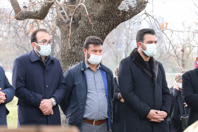 Gaziantep'te hastanede çıkan yangında hayatını kaybeden Mehmet Reşit Seydanoğlu toprağa verildi 7