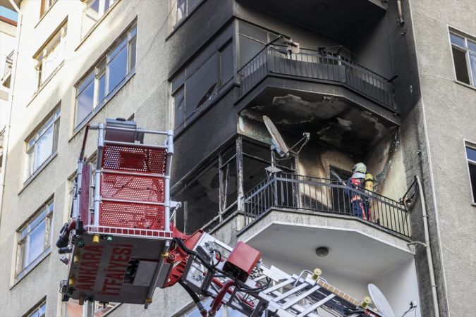 Ankara'da bir apartman dairesinde çıkan yangında iki kişi dumandan etkilendi 10