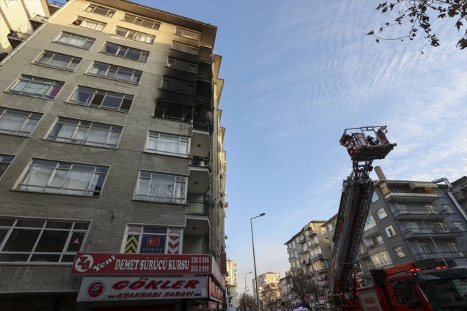 Ankara'da bir apartman dairesinde çıkan yangında iki kişi dumandan etkilendi 13