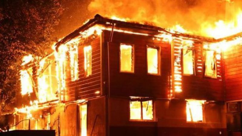 Kastamonu'da 2 katlı ev yangında kullanılamaz hale geldi 2