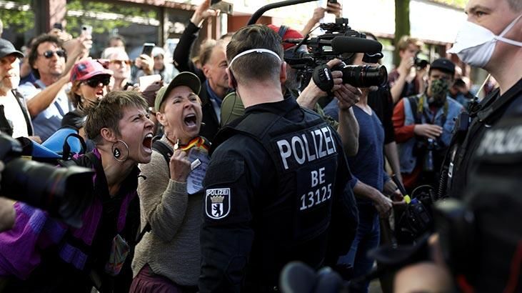 Almanya’da Kovid-19 tedbirleri protesto edildi 1