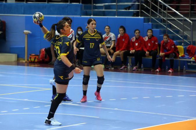 Hentbol Kadınlar Süper Lig’inin ilk yarısının lideri Yenimahalle Belediyesi 4