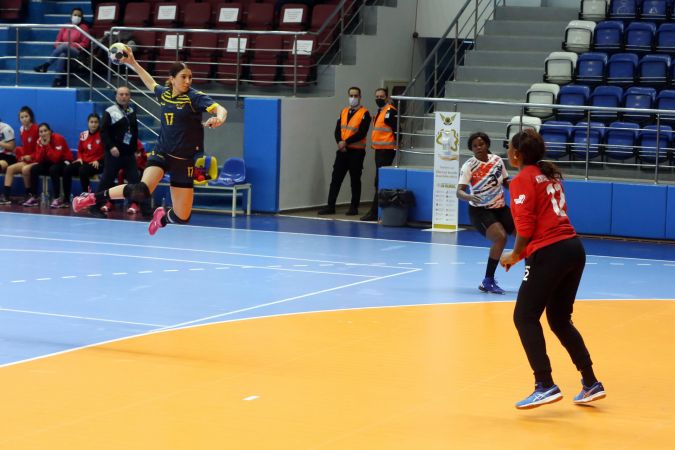 Hentbol Kadınlar Süper Lig’inin ilk yarısının lideri Yenimahalle Belediyesi 5