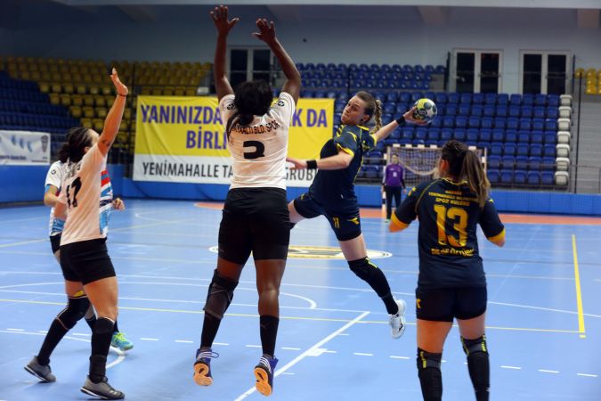 Hentbol Kadınlar Süper Lig’inin ilk yarısının lideri Yenimahalle Belediyesi 7