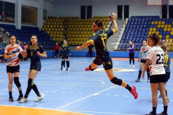 Hentbol Kadınlar Süper Lig’inin ilk yarısının lideri Yenimahalle Belediyesi 8