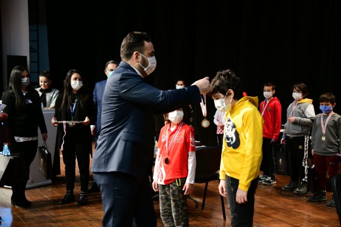 Ankara Mamak'ta Online Satranç Turnuvası’nın Finalistleri Ödüllendirildi 2