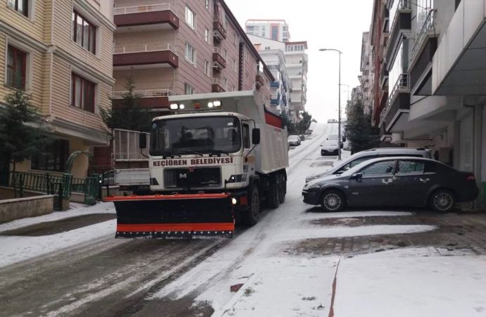 Ankara Keçiören’de yılın ilk karla mücadelesi tamamlandı 1