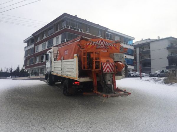 Ankara Keçiören’de yılın ilk karla mücadelesi tamamlandı 3
