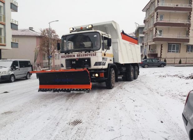 Ankara Keçiören’de yılın ilk karla mücadelesi tamamlandı 4