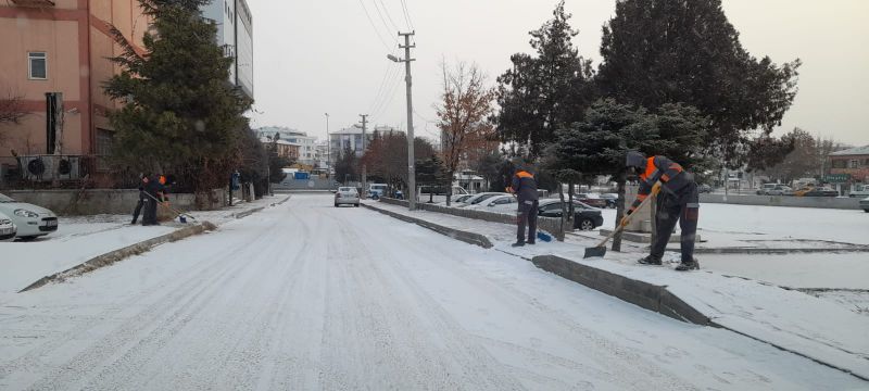 Ankara Sincan’da karla mücadele ekipleri 7/24 sahada 5