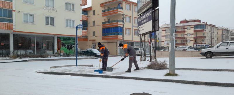 Ankara Sincan’da karla mücadele ekipleri 7/24 sahada 6