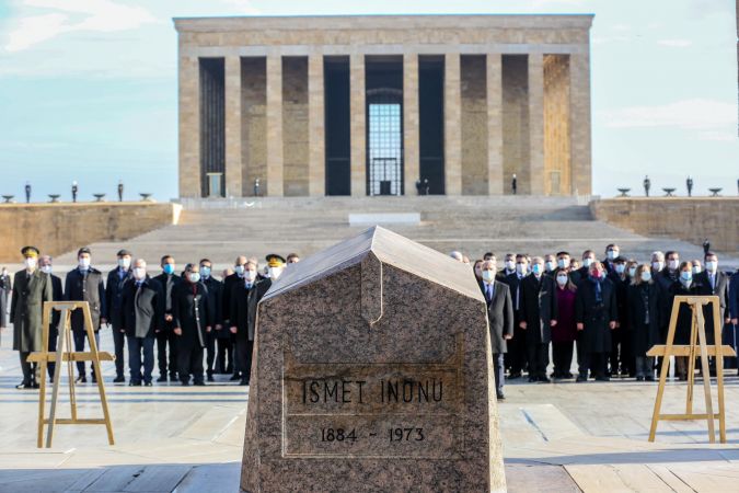 İsmet İnönü ölümünün 47’inci yılında kabri başında anıldı 4