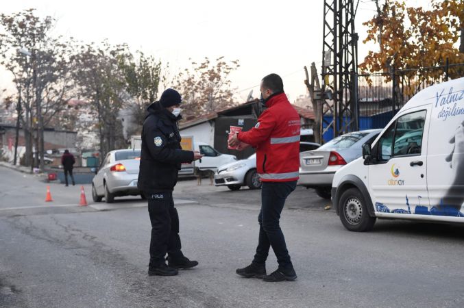 Ankara Altındağ'da nöbetteki polislere sıcak ikram 2